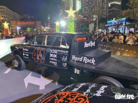 4 siêu xe dị của Gumball 3000: Rolls-Royce hóa thành bán tải, sơn kim cương, dán băng dính cố định  第3张