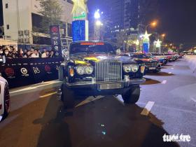 4 siêu xe dị của Gumball 3000: Rolls-Royce hóa thành bán tải, sơn kim cương, dán băng dính cố định  第4张