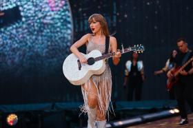 Taylor Swift sẽ bầu cho bà Harris 