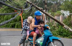 Thủ tướng: &quot;Đau đớn, xót xa khi chứng kiến tài sản đồng bào bị lũ tàn phá&quot;  第13张