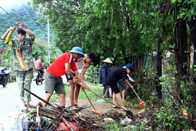  Quảng Bình tập trung tổng dọn vệ sinh sau khi nước rút 