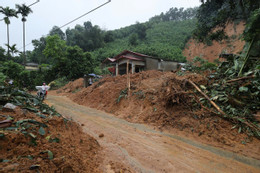 Trường học Hà Nội góp tiền tỷ ủng hộ người dân bị thiệt hại do bão lũ