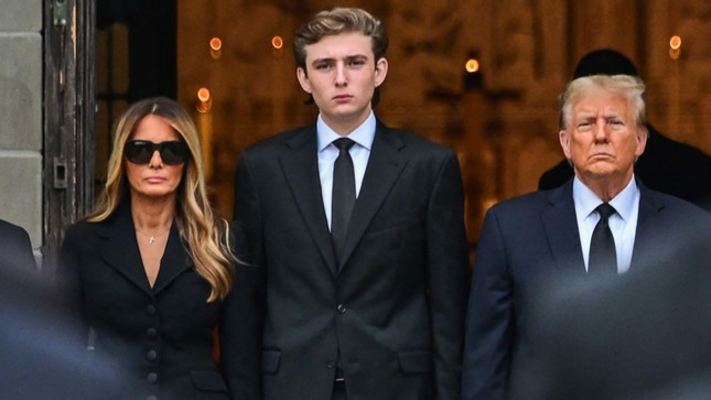  Mật vụ theo sát Barron Trump 