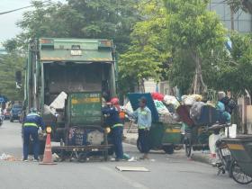  Trường mầm non &apos;khốn khổ&apos; vì điểm trung chuyển rác thải 