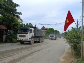  Dân khốn khổ vì xe tải hoành hành trên đường tỉnh ở Phú Thọ 第2张