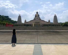 Những nhân viên 'chân trong, chân ngoài' 