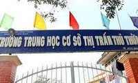  Phụ huynh xông vào tận lớp hành hung học sinh để ‘dằn mặt’ vì con bị bạn đánh 