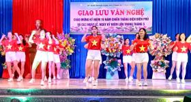 Phụ nữ Văn Chấn sôi nổi ph&#111;ng trào văn nghệ, thể thao