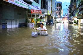 Âu thuyền, cống ngăn triều hoạt động hiệu quả, vì đâu Cần Thơ vẫn ngập sâu?