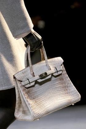 Túi Hermès da cá sấu giá tiền tỷ khiến giới siêu giàu săn lùng