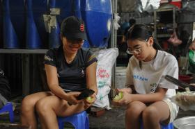 Những tình nguyện viên “đặc biệt” tại “Bữa Cơm Yêu Thương”  第18张