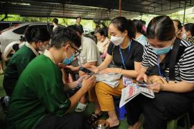 Những tình nguyện viên “đặc biệt” tại “Bữa Cơm Yêu Thương”  第52张