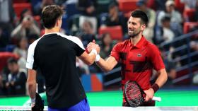 Djokovic thắng ngược tứ kết Thượng Hải Masters 