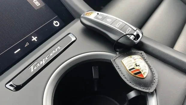  Hãng ôtô Porsche triệu hồi hàng nghìn mẫu xe điện Taycan do lỗi pin 