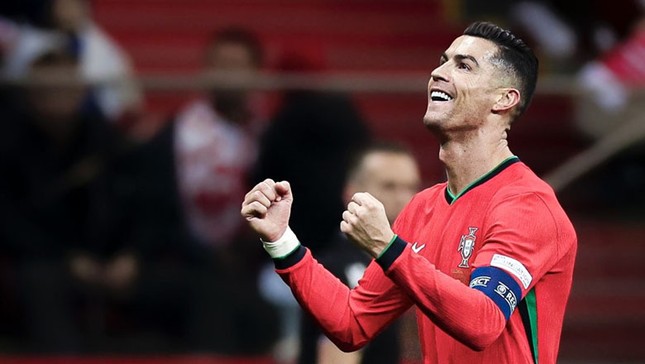  Ronaldo nối dài mạch thăng hoa, Bồ Đào Nha &apos;độc cô cầu bại&apos; ở UEFA Nations League 