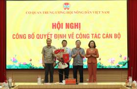 Chủ tịch Hội NDVN Lương Quốc Đoàn trao Quyết định nghỉ hưu cho đồng chí  Phạm Minh Hùng chuyên trách công tác phía Nam